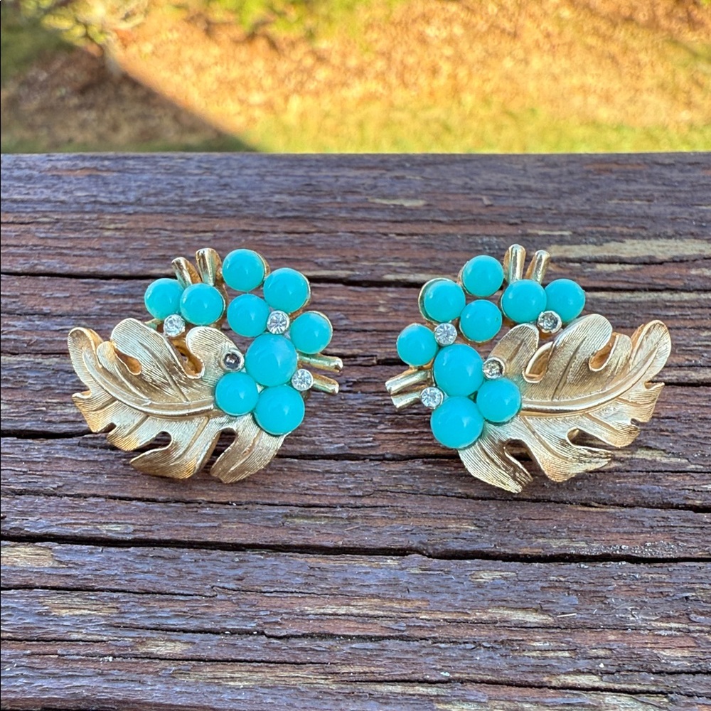 Vintage Crown Trifari Gold Tone, Turquoise Rhinestone Leaf Clip On Earrings